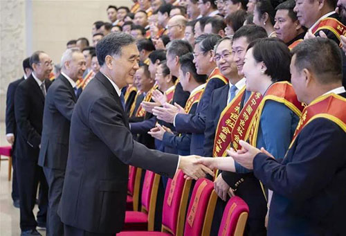 俏牌董事長張之一被評為優(yōu)秀中國特色社會主義事業(yè)建設者